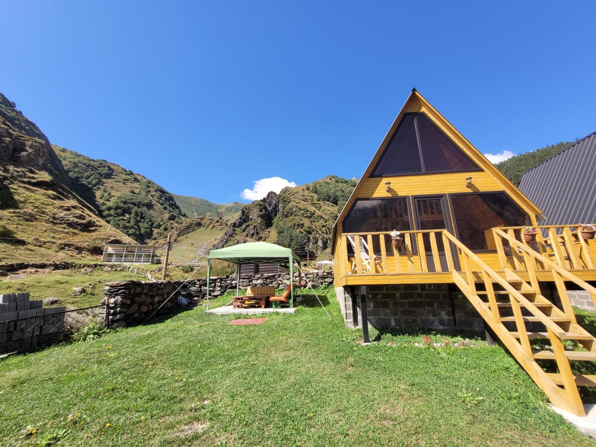 Pine Chalet Kazbegi المظهر الخارجي الصورة